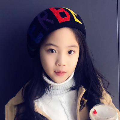 Ziemas beretes cepure ar izšūtiem burtiem meitenēm