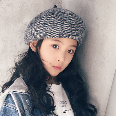 Ziemas beretes cepure ar izšūtiem burtiem meitenēm