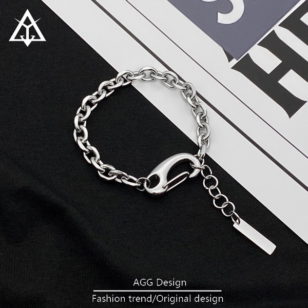 Férfi karkötő - fém medállal