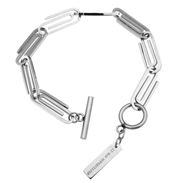 Férfi karkötő fém medállal