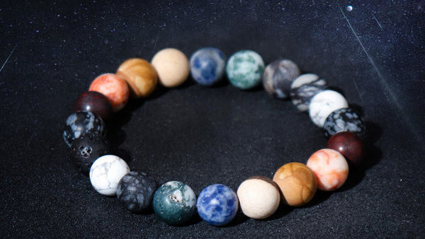 Vīriešu retro modeļa rokassprādze ar krellēm