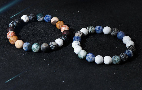 Vīriešu retro modeļa rokassprādze ar krellēm