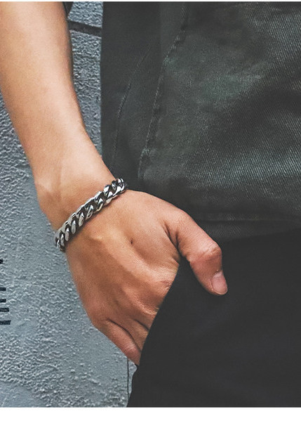 Įprasta vyriška pintinė apyrankė