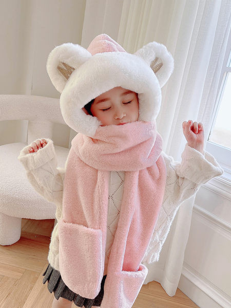 Pūkaina bērnu cepure ar šalli un 3D elementu