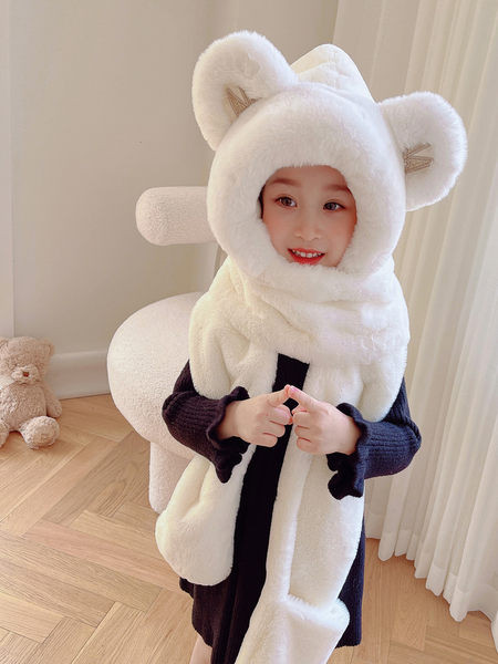 Pūkaina bērnu cepure ar šalli un 3D elementu