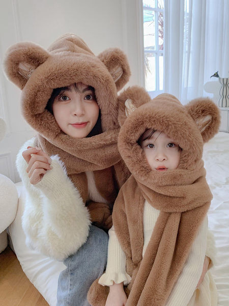 Pūkaina bērnu cepure ar šalli un 3D elementu