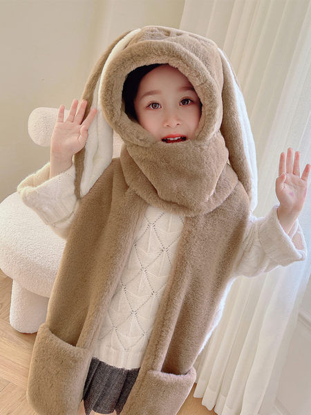 Gyermek sapka sállal