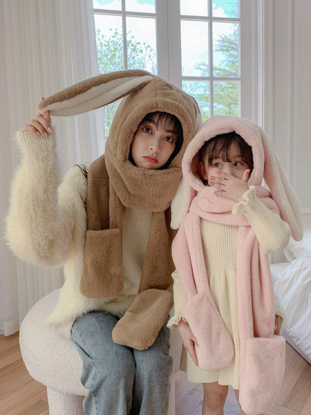 Gyermek sapka sállal