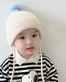 Gyerek sapka, alkalmi kötött mintával