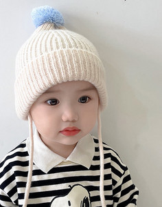 Gyerek sapka, alkalmi kötött mintával