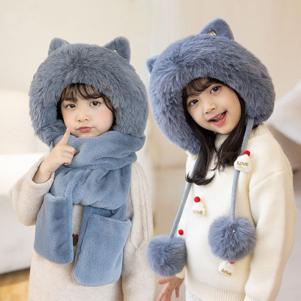 Παιδικό καπέλο με χνούδι και κορδόνια