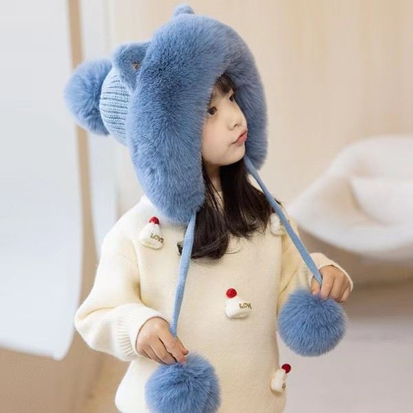 Παιδικό καπέλο με χνούδι και κορδόνια