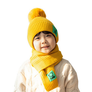 Детска шапка с пух и щампа 