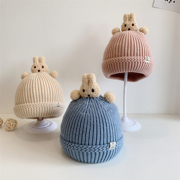 Gyermek kötött sapka 3D nyúl elemmel