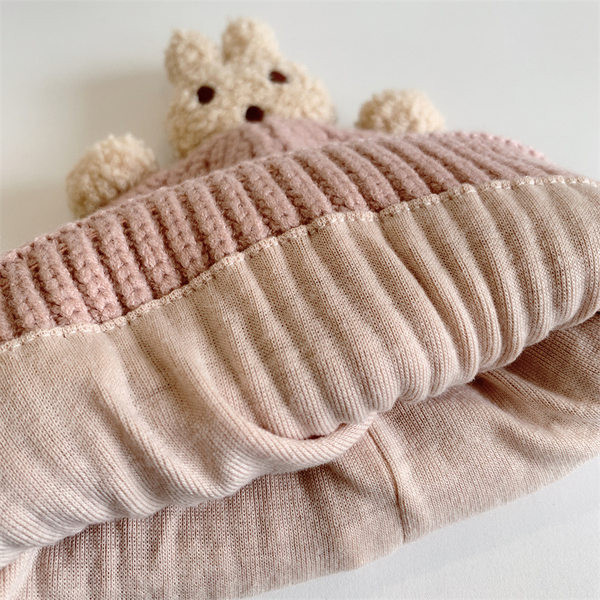 Gyermek kötött sapka 3D nyúl elemmel