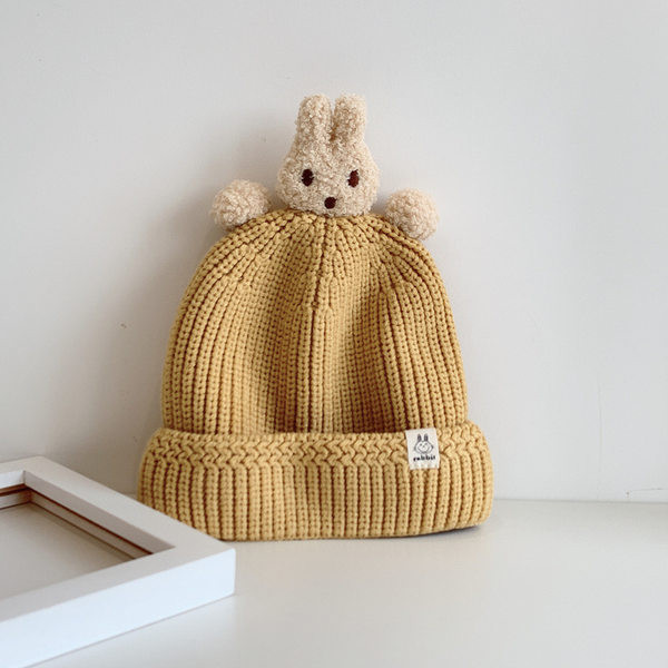 Gyermek kötött sapka 3D nyúl elemmel