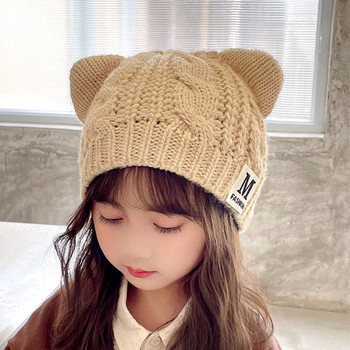 Плетена шапка с 3D елемент за момичета