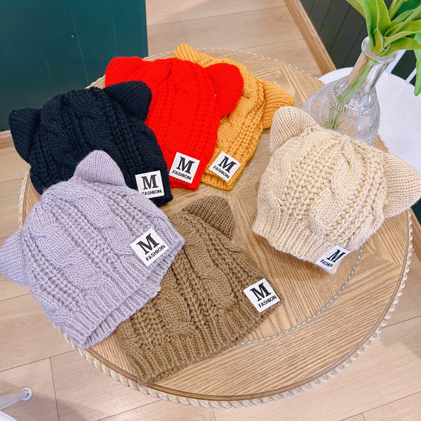 Adīta cepure ar 3D elementu meitenēm