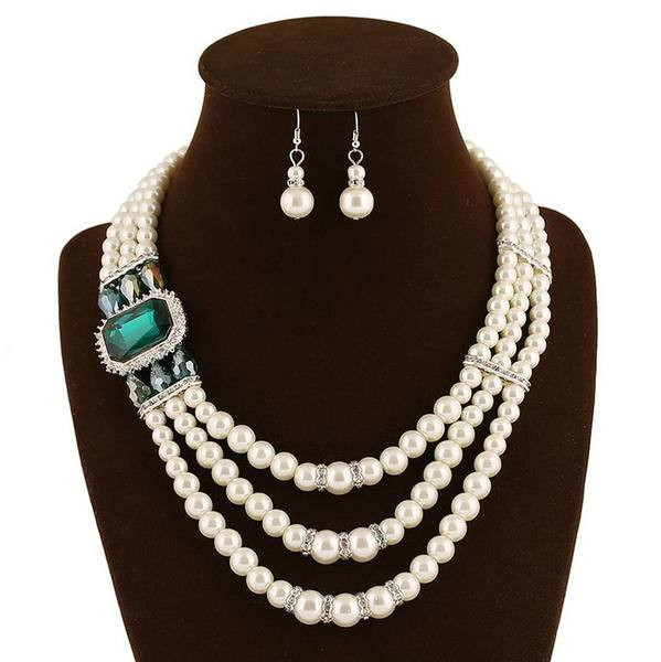 Sieviešu komplekts ar pērlēm