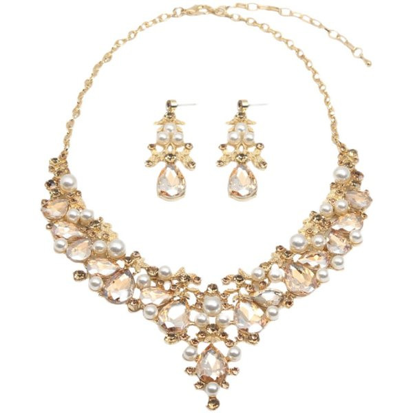 Elegants juvelierizstrādājumu komplekts auskari un kaklarota ar akmeņiem