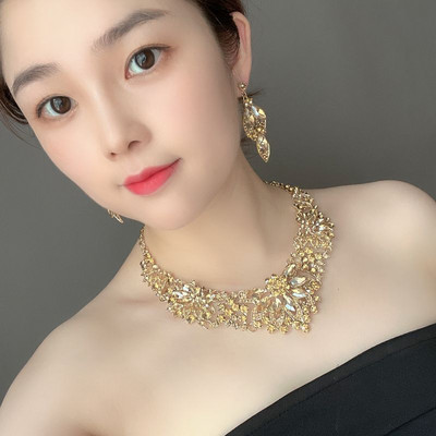 Sieviešu divdaļīgs rotu komplekts - auskari ar kaklarotu