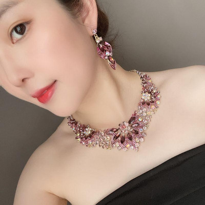 Sieviešu divdaļīgs rotu komplekts - auskari ar kaklarotu