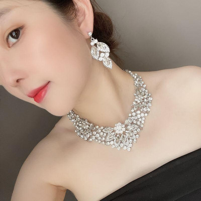 Sieviešu divdaļīgs rotu komplekts - auskari ar kaklarotu