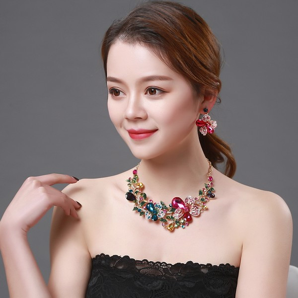 Női ékszer szett virágmotívumokkal