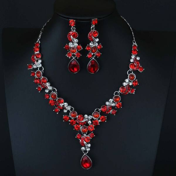 Moderns sieviešu auskaru un kaklarotas komplekts ar dekoratīviem akmeņiem