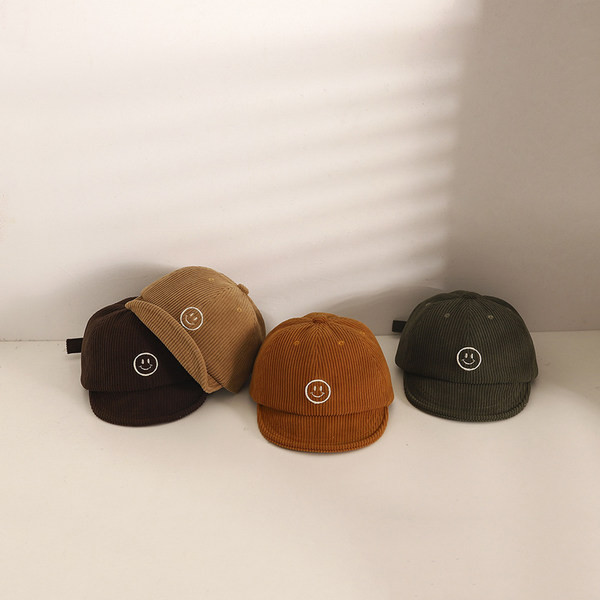 Παιδικό καπέλο ριγέ με γείσο και κέντημα