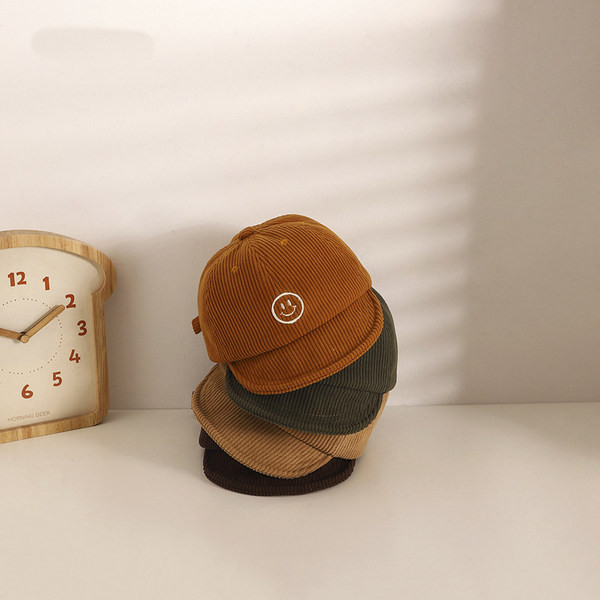 Παιδικό καπέλο ριγέ με γείσο και κέντημα