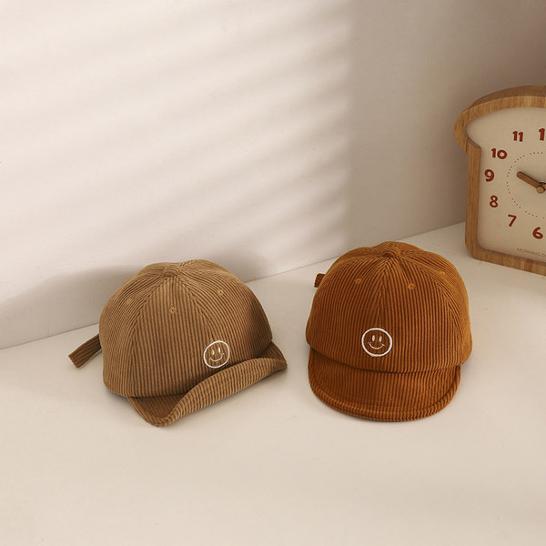 Παιδικό καπέλο ριγέ με γείσο και κέντημα