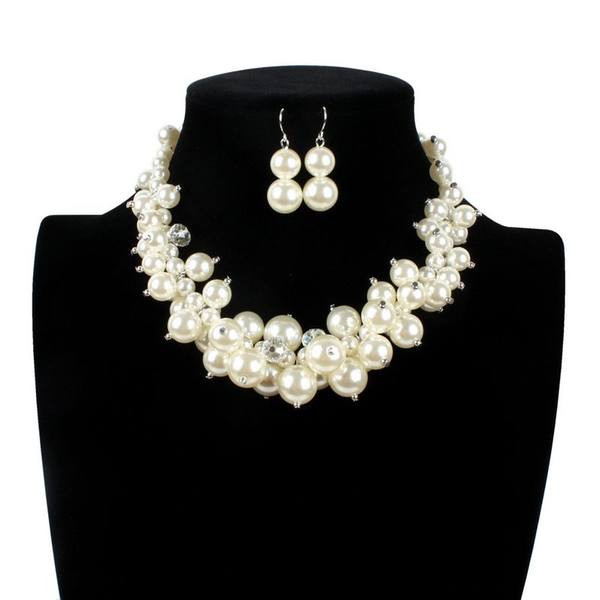 Elegants sieviešu pērļu auskaru un kaklarotu komplekts