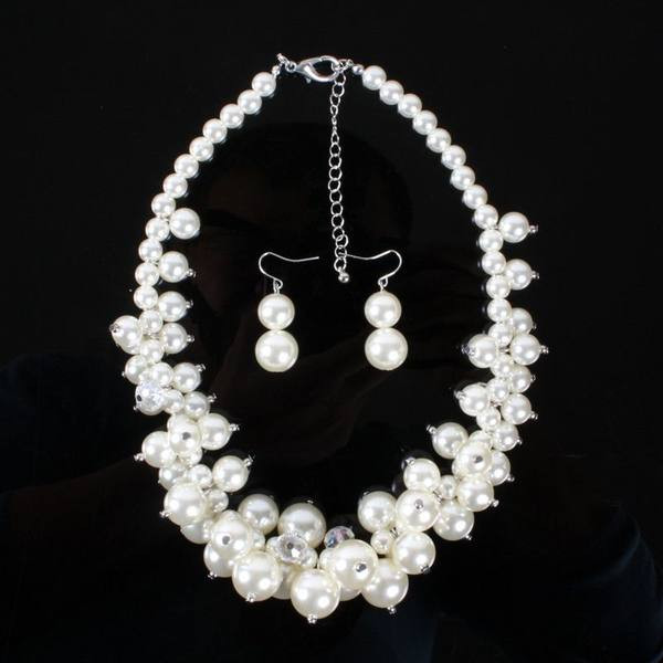 Elegants sieviešu pērļu auskaru un kaklarotu komplekts