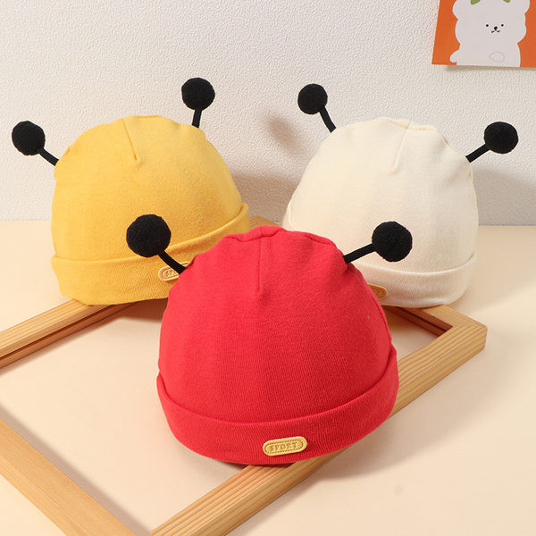 Bērnu cepure ar logo un 3D elementu