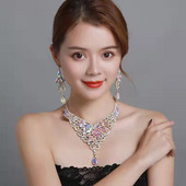 Sieviešu elegants juvelierizstrādājumu komplekts auskari un kaklarota ar akmeņiem