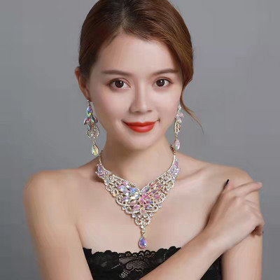 Sieviešu elegants juvelierizstrādājumu komplekts auskari un kaklarota ar akmeņiem