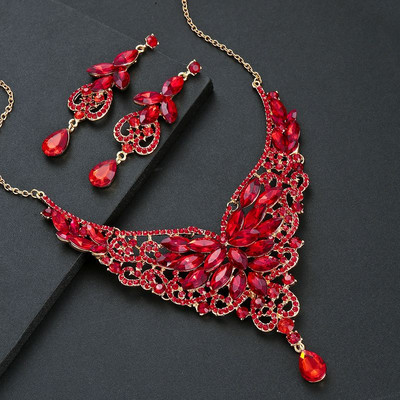 Sieviešu elegants juvelierizstrādājumu komplekts auskari un kaklarota ar akmeņiem