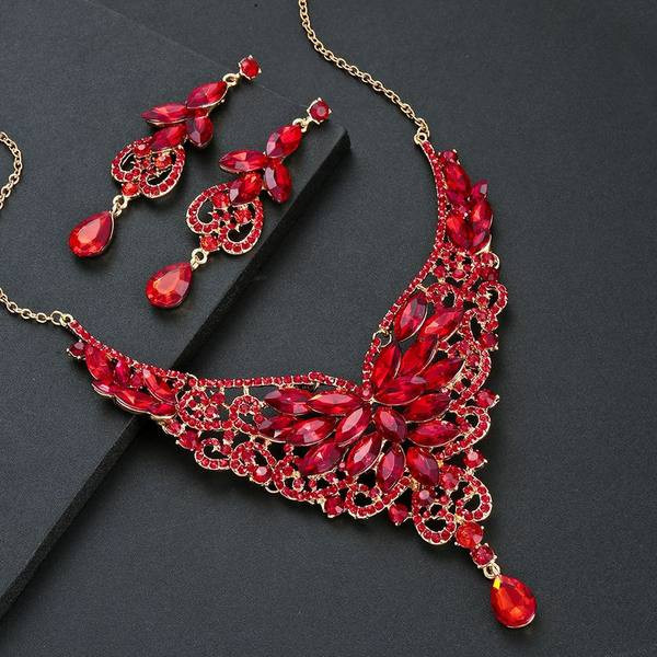 Sieviešu elegants juvelierizstrādājumu komplekts auskari un kaklarota ar akmeņiem