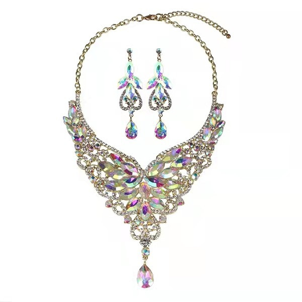 Sieviešu elegants juvelierizstrādājumu komplekts auskari un kaklarota ar akmeņiem