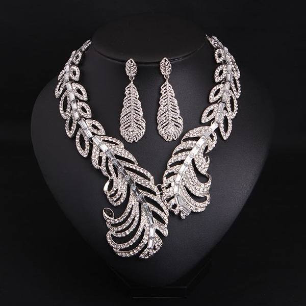 Sieviešu divdaļīgs kaklarotas un auskaru komplekts