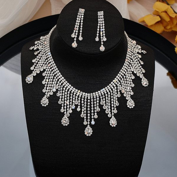 Κομψό γυναικείο σετ με πέτρες - δύο μέρη