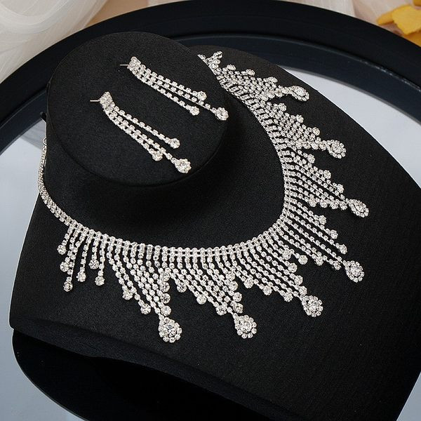 Κομψό γυναικείο σετ με πέτρες - δύο μέρη