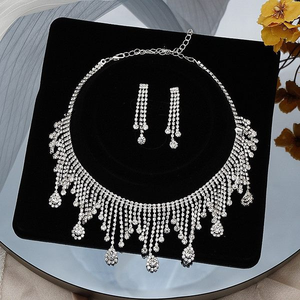 Κομψό γυναικείο σετ με πέτρες - δύο μέρη