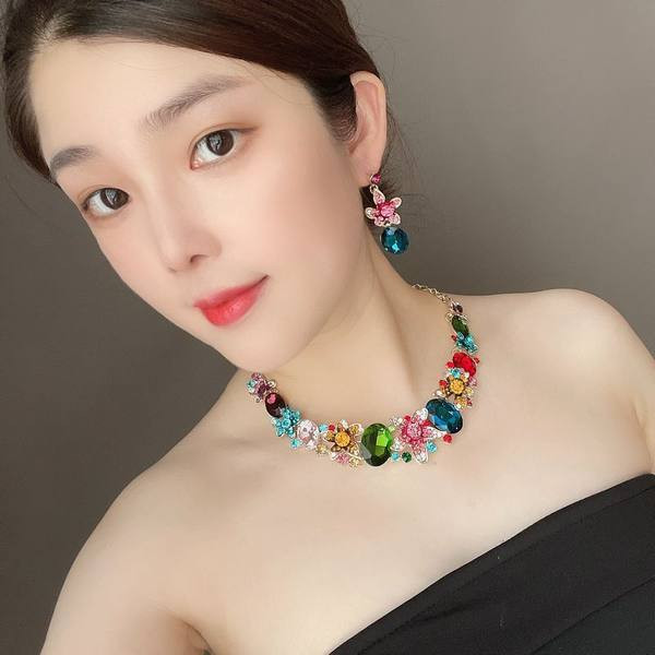 Női fülbevaló és nyaklánc szett három színben