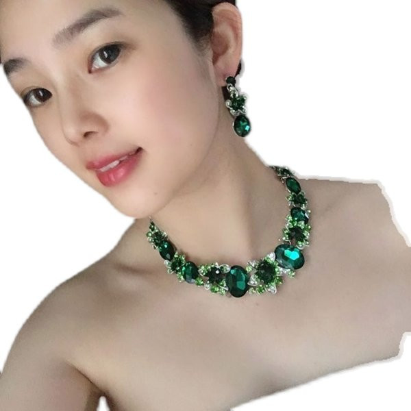 Női fülbevaló és nyaklánc szett három színben