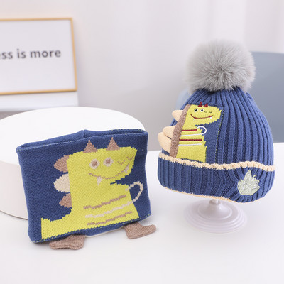 Gyermek kötött szett hímzéssel - sapka és sál