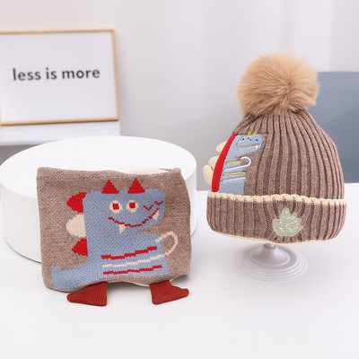 Gyermek kötött szett hímzéssel - sapka és sál