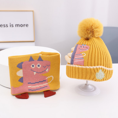 Gyermek kötött szett hímzéssel - sapka és sál