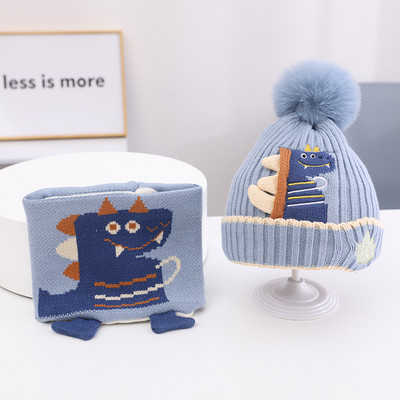 Gyermek kötött szett hímzéssel - sapka és sál